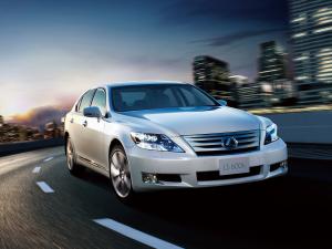 Lexus LS600h 2009 года (JP)